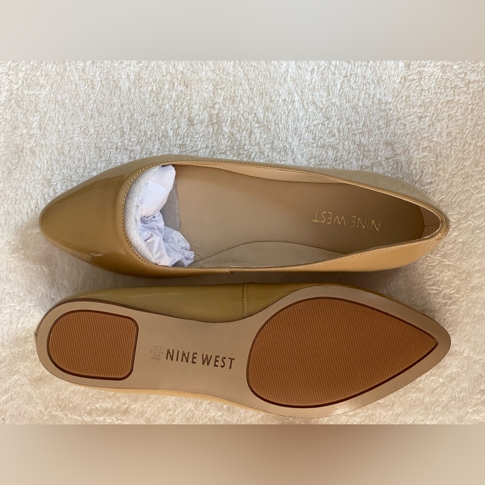 NWOT patent leather nude pointy toe ballet flats